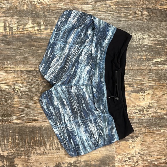 Lululemon shorts size 6 - Picture 2 of 2